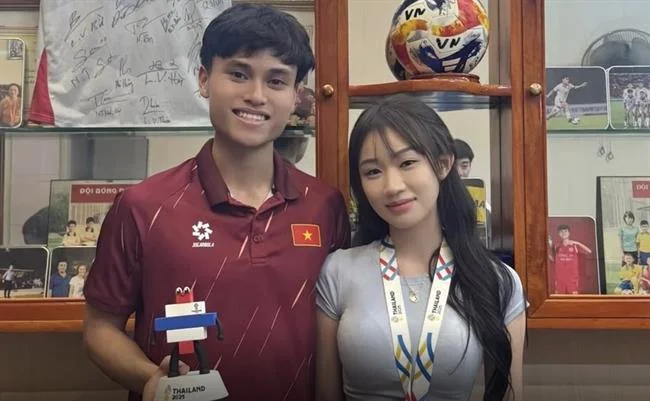 Đá gà cựa sắt và cựa dao